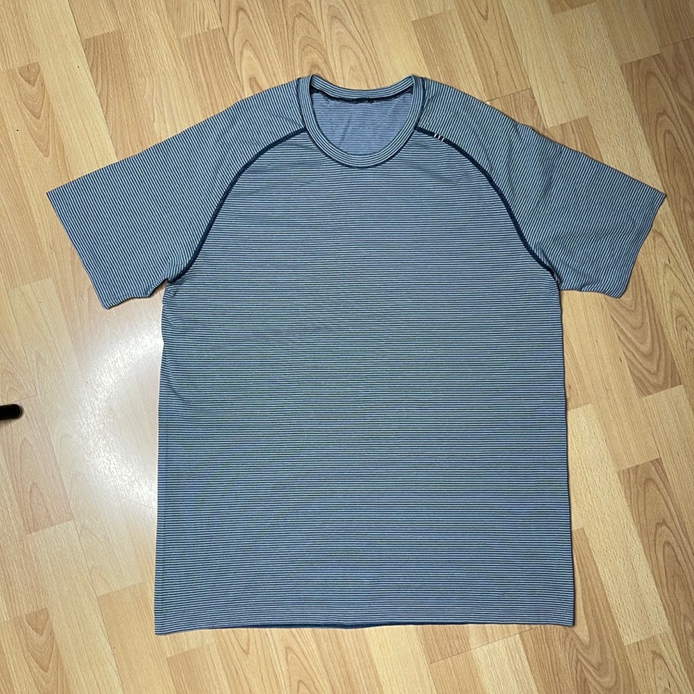 LuluLemon short sleeve shirt